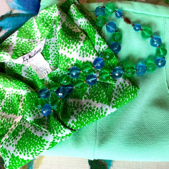 Vintage green outfit with blouse, pants and necklace - Picture 3 of 10